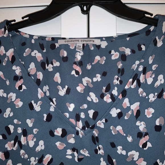*CLOSET CLEANOUT* Collective Concepts Blouse - Picture 4 of 8